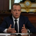 „Dejli ekspres”: Medvedev uputio Trampu poziv na likvidaciju Zelenskog