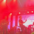 Hitno prekinut koncert Parnog Valjka u Hrvatskoj! Pevač pao sa bine i završio u bolnici