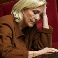 Le Pen: Ponašanje Makrona podseća na pripreme za rat