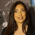 Majka Sanje Vučić bila je "ta " devojka 90-ih: Prava je bomba u miniću, evo da li pevačica liči na nju