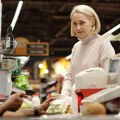 Posle 40 godina rada u supermarketu dobio ponižavajući poklon: Nagrada za odlazak u penziju ga šokirala "Poslodavci će…
