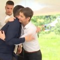 Ana Brnabić u poseti Pionirskom parku, zagrlila Miloša Pavlovića: "Vi ste najhrabriji među nama"
