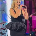 Poznata pevačica nije prodala nijednu kartu za nastup, izašla na binu i doživela neviđeni blam: "Samo su konobari bili tu"