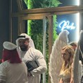 (Foto) pevačica se maskirala u bubu za 27.: Rođendan Napravila neviđenu žurku: Za goste imala poseban zahtev