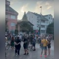 Protest na adresi Miloša Vučevića: Studenti u blokadi se okupili u Novom Sadu, lider SNS poručio da će se jače boriti