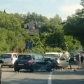 Direktan sudar dva automobila: Teška nesreća na izlazu iz Sremske Kamenice (foto)