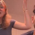 Mreže gore zbog ovoga! Stranac otpevao naš hit, reakcije su urnebesne: Žena mu dala podršku "Budite fini..."