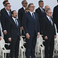 Vučić u prvom redu pored Starmera. Velika čast za Srbiju na vojnoj paradi u Francuskoj: Počeo defile na ulicama Pariza…