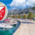 Hrvat napao navijača Crvene zvezde i bacio ga u more: Haos u Dalmaciji nastao zbog majice i ovog natpisa