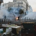 Makron: Svi koji su pljačkali tokom demonstracija moraće da nadoknade štetu
