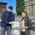 "Blic" sa klimatskim aktivistima u Švedskoj: Marko Somborac Greti Tunberg uručio karikaturu u Stokholmu, evo kako je…
