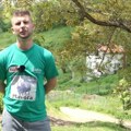 Medvedi mu stalni gosti: Alen posle posla ide na posao: Lako je ležati, ali mene čekaju krave, ovce i baliranje (video)