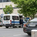 Lenki (38) pronašli pištolj u brushalteru: Uhapšena majka osmoro dece u društvu dvojice Srba koji su pretili prolaznicima u…