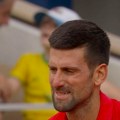 Nikako nije dobro! Novak Đoković ponovo ima problem sa kolenom! (FOTO)