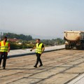 "Čudesno izgleda, do Novog Sada sat i pet minuta pre Nikoljdana!" Vučić obilazi saobraćajnicu Šabac-Loznica (foto)