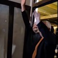 (Video) Gradonačelnik u gaćama, kum pobednik! Ovo je najluđa izborna pobeda u Hrvatskoj: Ušli "mladenci", usledio je haos