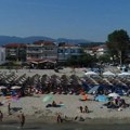"Ko ide u Crnu Goru i Hrvatsku da ga deru sam je kriv" u ovom mestu u Grčkoj 2 kafe, vode i krofne za 6€ na plaži plus…