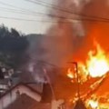 Požar progutao kuću u priboju Jeziva scena sa mesta nesreće, vatrogasci se bore da obuzdaju buktinju (video)