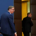 SNS bez strategije: Vučić deluje kao muva bez glave