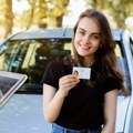 Sve iz fotelje- zamena vozačke dozvole može da se uradi i preko e-uprave! Evo šta podrazumeva najkorišćenija elektronska…