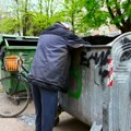 Svaki dan kopa po kontejneru, a vozi terenca! Čovek otkrio zašto mesecima 'roni' po smeću i kako mu se to isplati