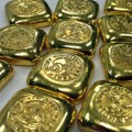 Цена злата осетно пада због Блиског истока и каматних стопа