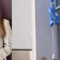 „Vraćanje suvereniteta“: Karla Muti uklonila zastavu Evropske unije sa zgrade opštine