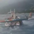 (Video) Jaka oluja odnela decu u more Nezapamćena drama na Jadranu: Roditelji nisu mogli da dođu do njih, a onda su se…