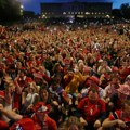 Spektakularan doček Norvežanima: Avijacija, garda, princ i rakun