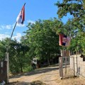 Policija mu oduzela zastavu po prijavi nn lica jer je navodno pocepana