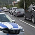 Tri osobe povređene u teškoj nezgodi na Ibarskoj magistrali: automobili završili u kanalu