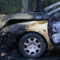 Drama na Novom Beogradu: Zapalio se automobil, vatrogasci hitno intervenisali