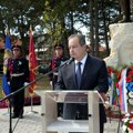 Dačić položio venac na spomen-obeležje Veljku Radenoviću u Kruševcu: Sećanje na heroja i komandanta koji je spasao stotine…
