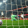 (VIDEO) Promašen penal Mekgina, VAR „ulovio“ gol za Fulam