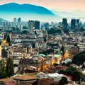 Bez dozvole juri neregistrovanom ladom: Neverovatan slučaj u Sarajevu - zaustavili Banjalučanina, duguje 12.000 evra za kazne