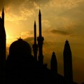 Vučić i ministri čestitali muslimanima Ramazanski bajram