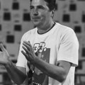 Prelep gest fudbalera Crvene zvezde: Specijalno dizajnirane majice u čast tragično preminulog Dragana Milanovića! (foto)