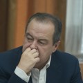 Ivica Dačić zaspao na obeležavanju 150 godina Nevesinjske puške: Pogledajte kako ministar odbrane klima glavom VIDEO