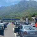 Ovog vikenda očekujte haos na putevima! Evo kako izbeći gužvu na naplatnim rampama