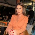 Promenila pol, a sad se vratila u rodno Kraljevo: Tamo je znali kao Njeguša, a sad je fotkom u miniću napravila haos