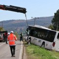 Sudar autobusa i putničkog vozila na putu Čačak-Kragujevac: Jedna osoba poginula, dve povređene