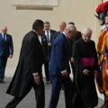 Britanski kralj Čarls danas u poseti Vatikanu