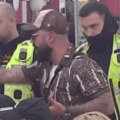 Четворица из обезбеђења га држе! Лука Вујовић се залетео на Ивана Маринковића, у Елити 9 опсадно стање