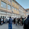 Protest podrške smenjenoj direktorki i pismo zaposlenih ministru prosvete