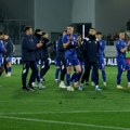 Bojkot, ili odmor? Paunovi znakovi pored puta…