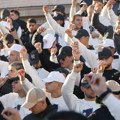 Ksenofobna influeserka podržava Vučića, naprednjaci lajkuju