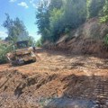 Vlasotince: Asfalt stiže do centra Gornje Lopušnje, meštani dobili vodu, puteve i ulično osvetljenje