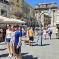 Hrvatska: velika zarada u turizmu ruši tržište rada