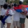 "Idemo, Nole": Srbi i Hrvati zagrljeni, kao braća navijaju za Novaka protiv Alkaraza u finalu OI u Parizu