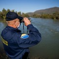 Auto sleteo u jezero Jablanica: Spasena tročlana porodica, u vozilu bila i beba